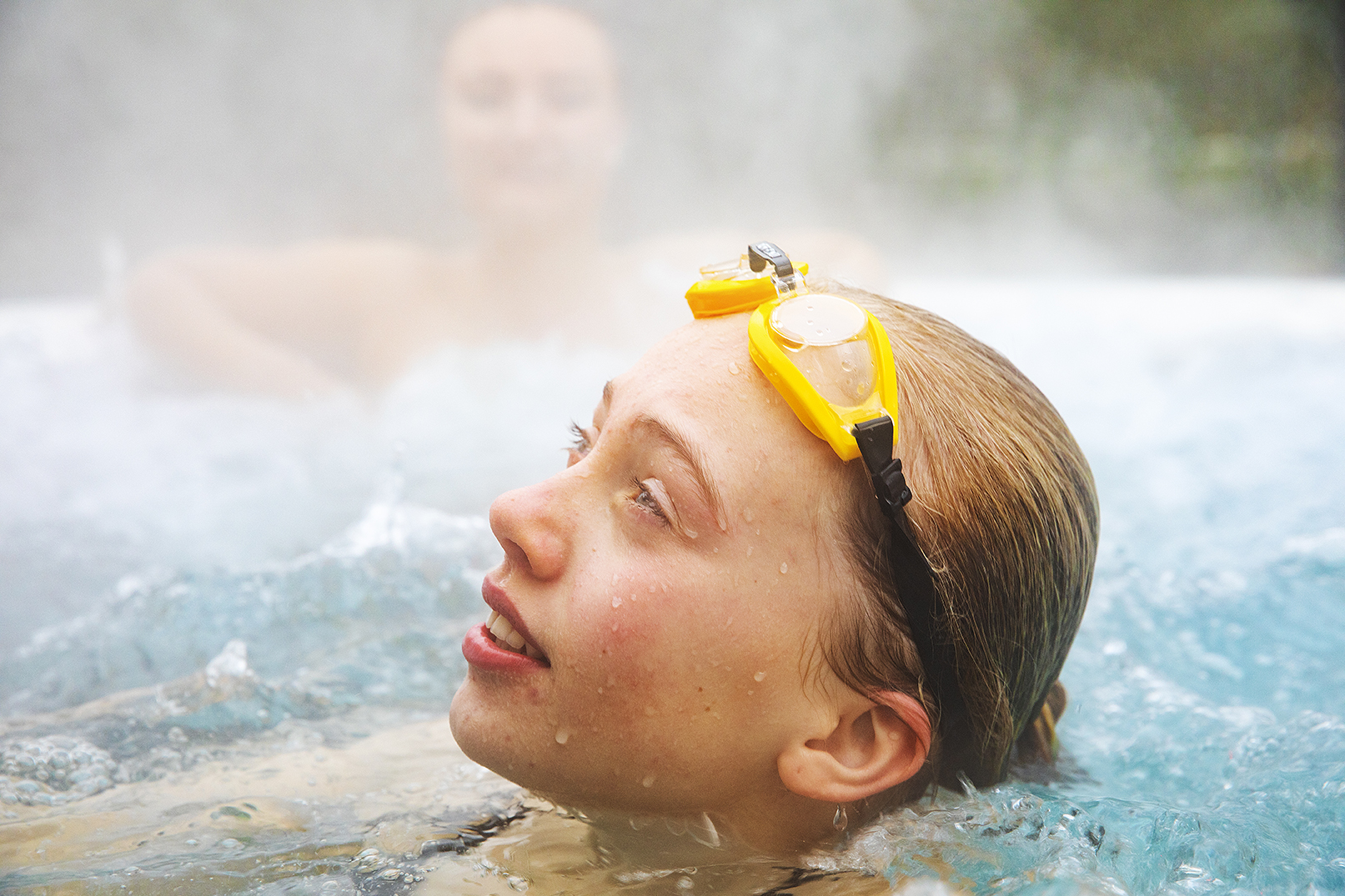 Flicka /ungdom i bubbelpool